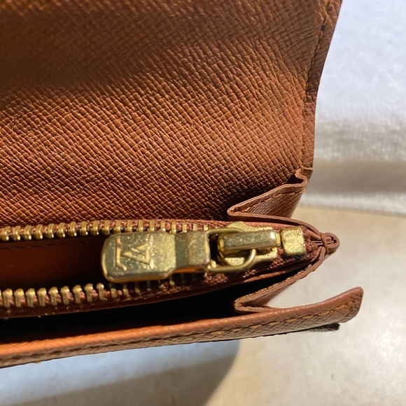 Louis Vuitton Wallet. - Picture 6 of 8